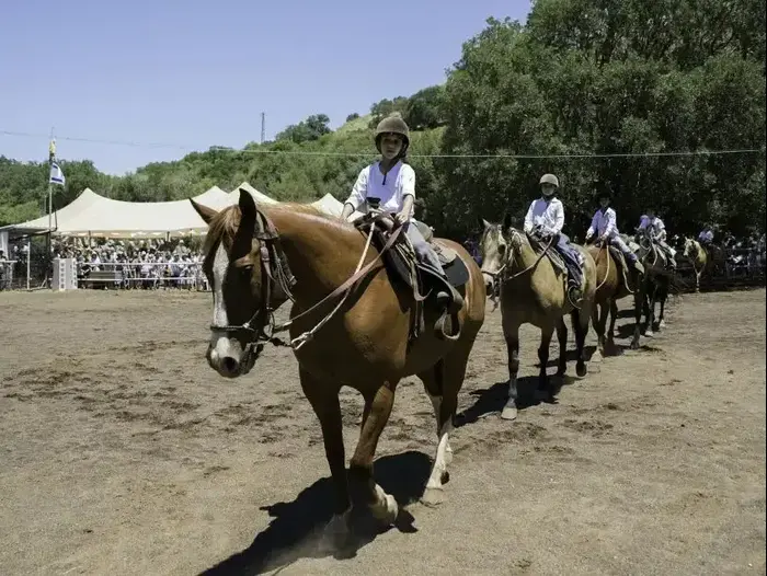 טקס שבועות היום שבת בחוות הבוקרים במרום גולן 12 יוני 2016 (מערכת וואלה! NEWS , אילן הדר) טקס שבועות היום שבת בחוות הבוקרים במרום גולן 12 יוני 2016 (מערכת וואלה! NEWS , אילן הדר)
