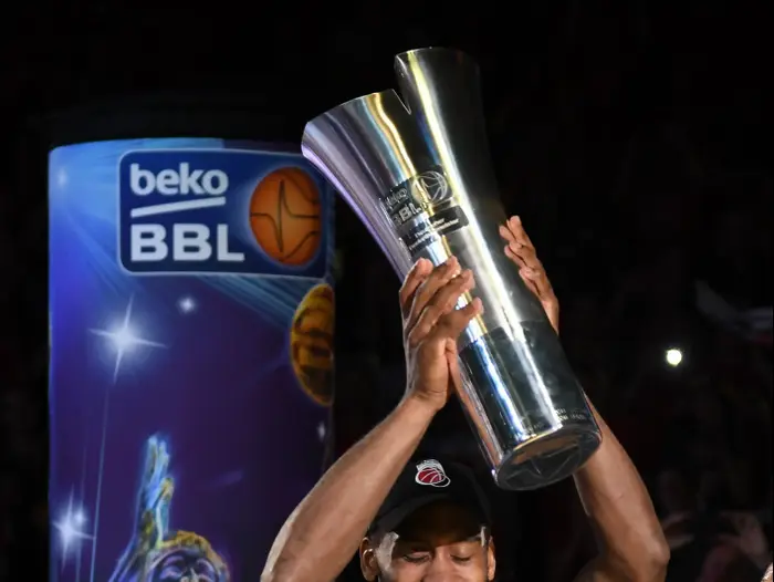 בראדלי וונאמייקר שחקן באמברג (GettyImages) בראדלי וונאמייקר שחקן באמברג (GettyImages)