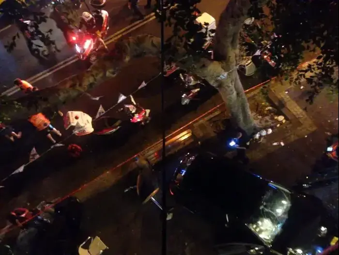 תאונת דרכים במסעדת פוראמה ברחוב בן יהודה, תל אביב. יוני 2016 (מערכת וואלה! NEWS) תאונת דרכים במסעדת פוראמה ברחוב בן יהודה, תל אביב. יוני 2016 (מערכת וואלה! NEWS)