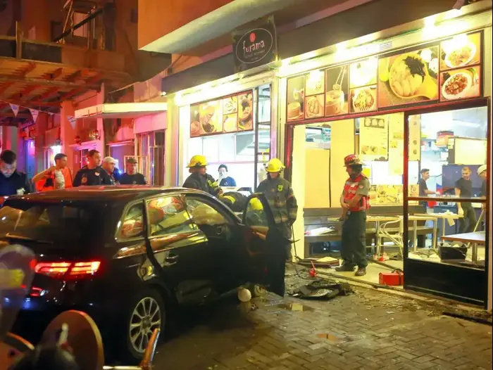 תאונת דרכים במסעדת פוראמה ברחוב בן יהודה, תל אביב. יוני 2016 (דרור עינב) תאונת דרכים במסעדת פוראמה ברחוב בן יהודה, תל אביב. יוני 2016 (דרור עינב)