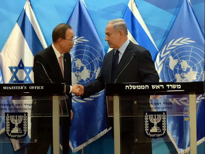 ראש הממשלה בנימין נתניהו בפגישה עם מזכ''ל האו''ם באן קי מון, לשכת רה"מ. יוני 2016 (לשכת העיתונות הממשלתית , חיים צח) ראש הממשלה בנימין נתניהו בפגישה עם מזכ''ל האו''ם באן קי מון, לשכת רה"מ. יוני 2016 (לשכת העיתונות הממשלתית , חיים צח)