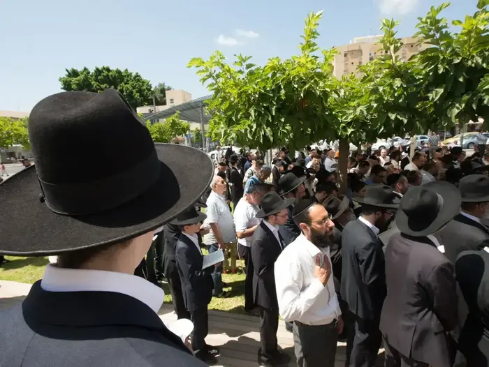 הפגנה נגד יוזמת קווי השירות בשבת בהרצליה, 1 ביולי 2016 (ניב אהרונסון) הפגנה נגד יוזמת קווי השירות בשבת בהרצליה, 1 ביולי 2016 (ניב אהרונסון)