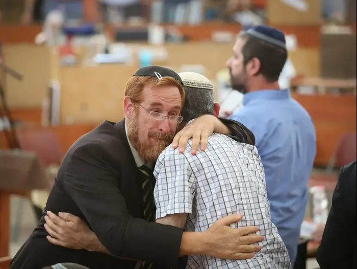 ח"כ יהודה גליק בישיבת ההסדר בעתניאל נשיאת הספדים לפני הלווייתו של מיכאל מרק נרצח בפיגוע בכביש 60 (נועם מושקוביץ) ח"כ יהודה גליק בישיבת ההסדר בעתניאל נשיאת הספדים לפני הלווייתו של מיכאל מרק נרצח בפיגוע בכביש 60 (נועם מושקוביץ)