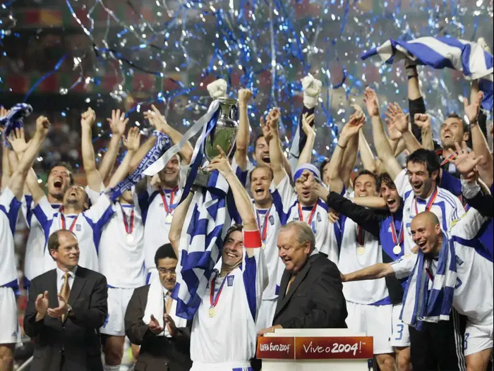 נבחרת יוון זוכה ביורו 2004 (GettyImages) נבחרת יוון זוכה ביורו 2004 (GettyImages)