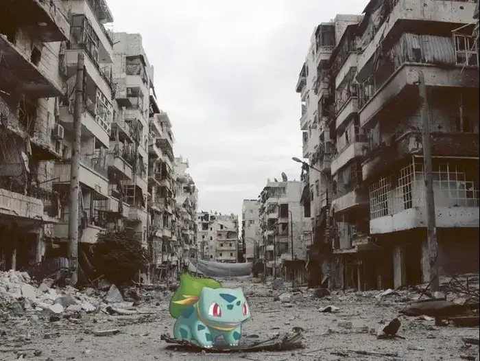 תמונות שפרסם אמן סורי בהן קריקטורות של פוקימון גו על רקע חורבות ערי סוריה. יולי 2016 (אתר רשמי , מוחמד יוסף) תמונות שפרסם אמן סורי בהן קריקטורות של פוקימון גו על רקע חורבות ערי סוריה. יולי 2016 (אתר רשמי , מוחמד יוסף)
