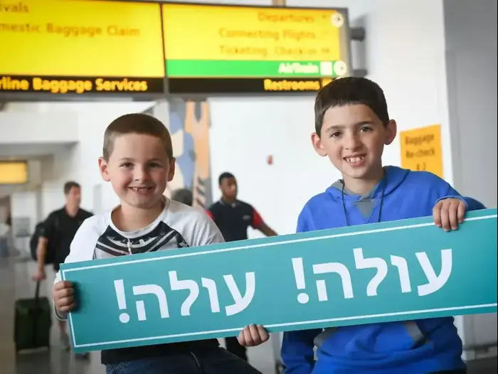 218 עולים חדשים המגיעים עם ארגון נפש בנפש לישראל - ממריאים בשדה תעופה JFK ניו יורק (מערכת וואלה! NEWS , קרדיט: שחר עזר) 218 עולים חדשים המגיעים עם ארגון נפש בנפש לישראל - ממריאים בשדה תעופה JFK ניו יורק (מערכת וואלה! NEWS , קרדיט: שחר עזר)