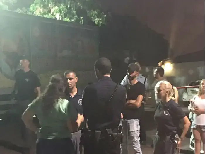 צעיר נורה בדרום תל אביב לאחר ששלף אקדח לעבר שוטרים, יולי 2016 (חטיבת דובר המשטרה) צעיר נורה בדרום תל אביב לאחר ששלף אקדח לעבר שוטרים, יולי 2016 (חטיבת דובר המשטרה)