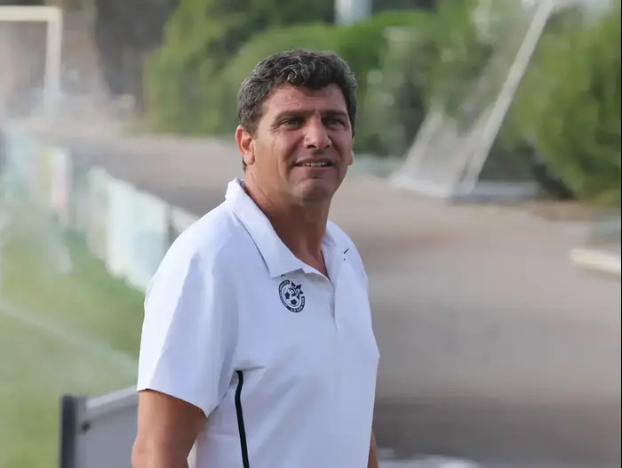 מאמן זמני מכבי חיפה שמוליק חנין (אדריאן הרבשטיין) מאמן זמני מכבי חיפה שמוליק חנין (אדריאן הרבשטיין)