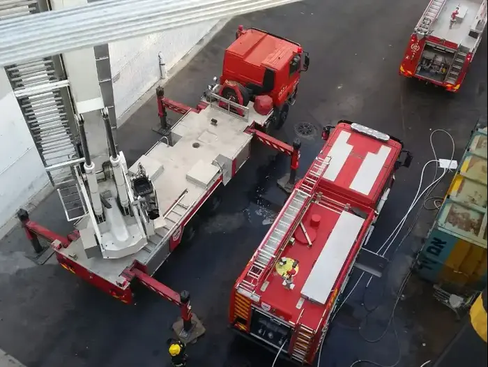 ניסיון הצתה במועדון האומן 17 בירושלים 30.7.16 (כבאות והצלה , אריק אבולוף) ניסיון הצתה במועדון האומן 17 בירושלים 30.7.16 (כבאות והצלה , אריק אבולוף)