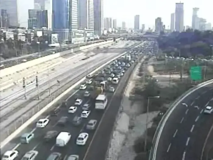 נתיבי איילון במחלף ההלכה חסומים בעקבות תקלת רמזורים, אוגוסט 2016 (צילום מסך , מתוך מצלמות הבטיחות של נתיבי איילון) נתיבי איילון במחלף ההלכה חסומים בעקבות תקלת רמזורים, אוגוסט 2016 (צילום מסך , מתוך מצלמות הבטיחות של נתיבי איילון)