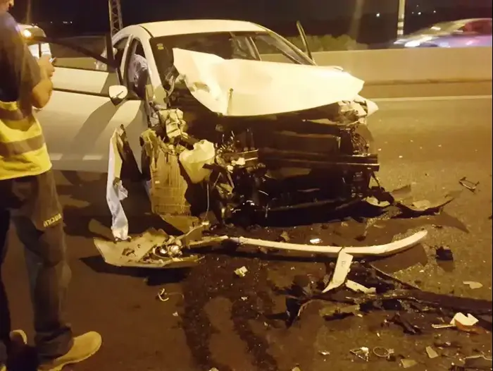 אדם נהרג מפגיעת אוטובוס על כביש 1 סמוך למחלף ערבה (מד"א , : תיעוד מבצעי) אדם נהרג מפגיעת אוטובוס על כביש 1 סמוך למחלף ערבה (מד"א , : תיעוד מבצעי)