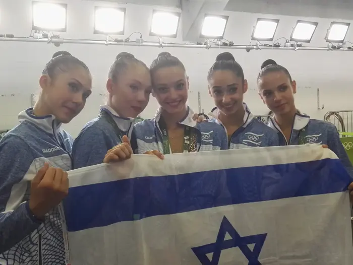 בנות נבחרת ההתעמלות האומנותית של ישראל (פז חסדאי) בנות נבחרת ההתעמלות האומנותית של ישראל (פז חסדאי)