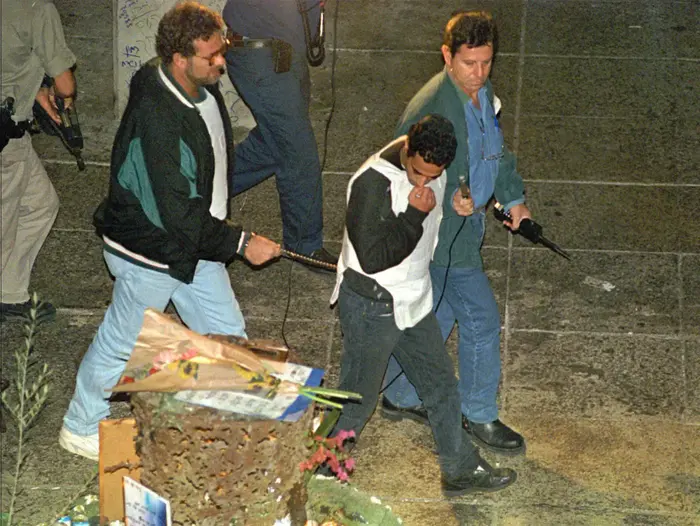 יגאל עמיר, לאחר רצח יצחק רבין. נובמבר 1995 (AP) יגאל עמיר, לאחר רצח יצחק רבין. נובמבר 1995 (AP)