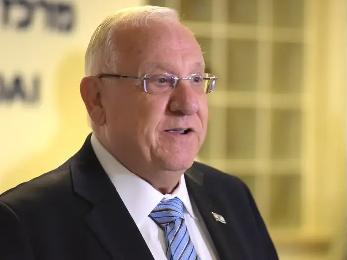 נשיא המדינה ראובן ריבלין מבקר את שמעון פרס בבית החולים שיבא בתל השומר (ניב אהרונסון) נשיא המדינה ראובן ריבלין מבקר את שמעון פרס בבית החולים שיבא בתל השומר (ניב אהרונסון)