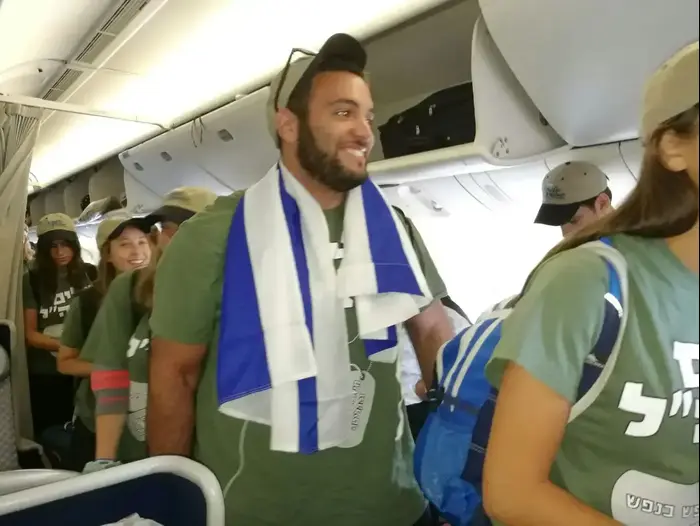 אייל קידרון, חייל בודד שעלה לישראל מארה"ב לפני חודש, ארה"ב. ספטמבר 2016 (עדי חשמונאי , עדי חשמונאי, באמצעות סמארטפון של וואווי Huawei) אייל קידרון, חייל בודד שעלה לישראל מארה"ב לפני חודש, ארה"ב. ספטמבר 2016 (עדי חשמונאי , עדי חשמונאי, באמצעות סמארטפון של וואווי Huawei)