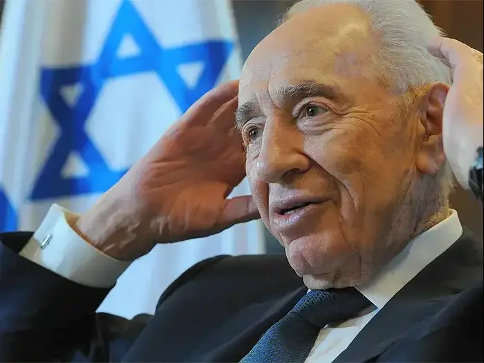 שמעון פרס, נשיא המדינה התשיעי. משכן הנשיא אפריל 2014 (ראובן קסטרו) שמעון פרס, נשיא המדינה התשיעי. משכן הנשיא אפריל 2014 (ראובן קסטרו)