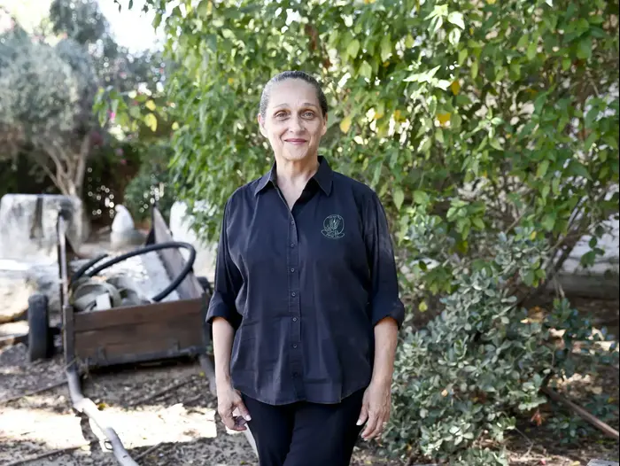 אילנה מנהלת כפר הנוער בן שמן בו התחנך שמעון פרס (מגד גוזני) אילנה מנהלת כפר הנוער בן שמן בו התחנך שמעון פרס (מגד גוזני)