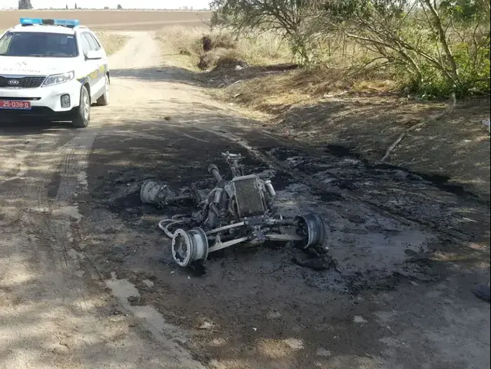 צעיר נפצע קשה בשריפת טרקטורון, צומת אלונים, 3 באוקטובר 2016 (מערכת וואלה! NEWS , דוברות המשטרה) צעיר נפצע קשה בשריפת טרקטורון, צומת אלונים, 3 באוקטובר 2016 (מערכת וואלה! NEWS , דוברות המשטרה)