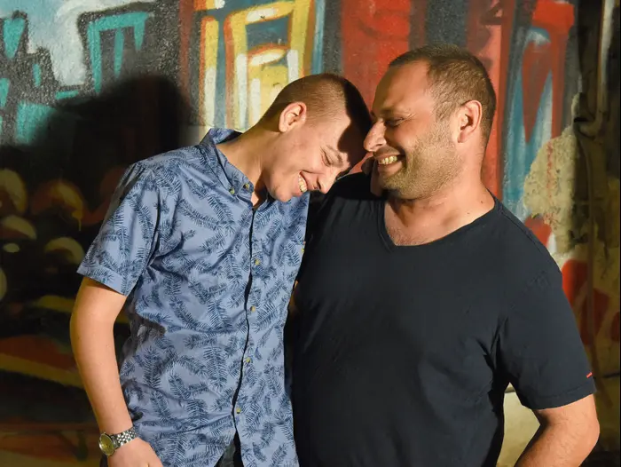 אדם אורבך ומיקי זיידל, זוג שאחד מהם עבר שינוי מין והפך לגבר, אוקטובר 2016 (ראובן קסטרו) אדם אורבך ומיקי זיידל, זוג שאחד מהם עבר שינוי מין והפך לגבר, אוקטובר 2016 (ראובן קסטרו)