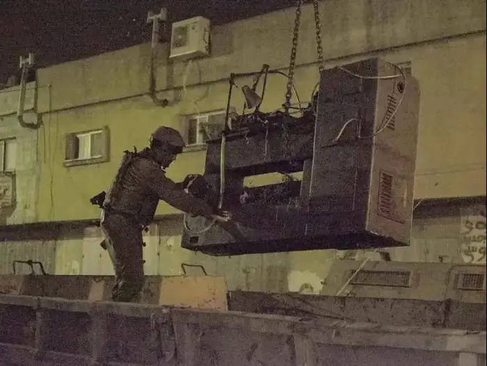 במהלך סריקות אמל"ח שהתבצעו ע"י כוחות צה"ל בסיוע שוטרי מחוז ש"י בכפר צוריף בחטיבה המרחבית "עציון" נמצא נשק בייצור עצמי, אשר הועבר לכוהב"ט. (דובר צה"ל)