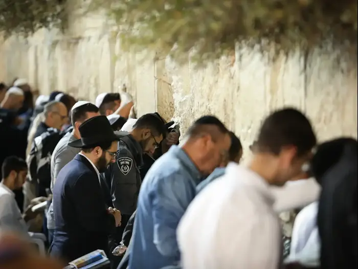 תפילת סליחות בכותל המערבי, 10 באוקטובר 2016 (נועם מושקוביץ) תפילת סליחות בכותל המערבי, 10 באוקטובר 2016 (נועם מושקוביץ)