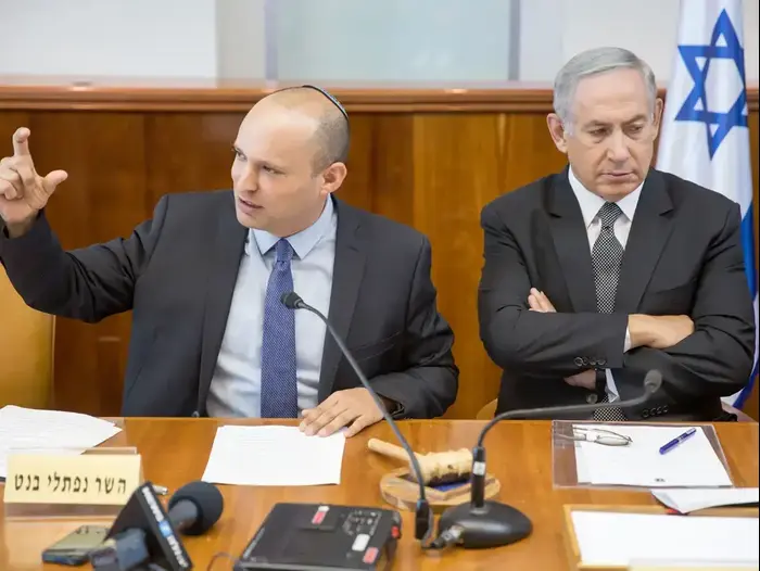 ראש הממשלה בנימין נתניהו ושר החינוך נפתלי בנט בישיבת ממשלה. אוגוסט 2016 (פול צלמים , אמיל סלמן) ראש הממשלה בנימין נתניהו ושר החינוך נפתלי בנט בישיבת ממשלה. אוגוסט 2016 (פול צלמים , אמיל סלמן)