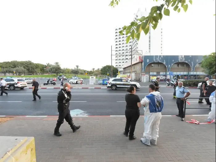 גבר נהרג בפיצוץ כלי רכב בשכונת יד אליהו שבדרום תל אביב, 16 באוקטובר 2016 (ניב אהרונסון) גבר נהרג בפיצוץ כלי רכב בשכונת יד אליהו שבדרום תל אביב, 16 באוקטובר 2016 (ניב אהרונסון)