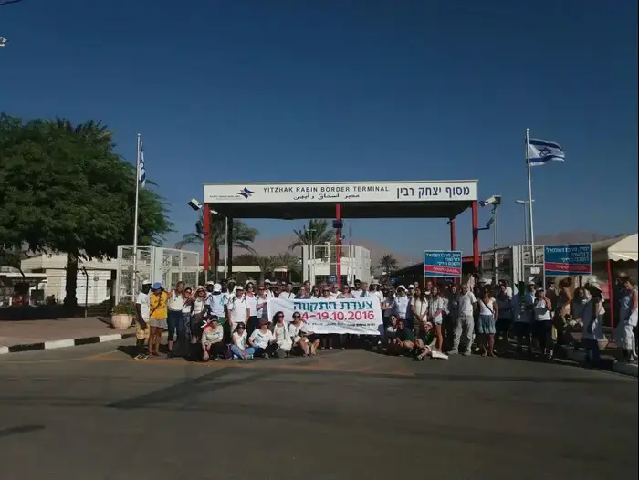 צעדת תנועת "נשים עושות שלום" מראש הנקרה לבית ראש הממשלה. אוקטובר 2016 (ספק 500 , נשים עושות שלום) צעדת תנועת "נשים עושות שלום" מראש הנקרה לבית ראש הממשלה. אוקטובר 2016 (ספק 500 , נשים עושות שלום)