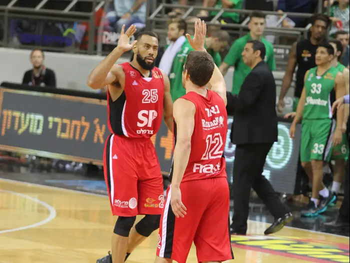 דרל וויליאמס שחקן הפועל תל אביב (אדריאן הרבשטיין) דרל וויליאמס שחקן הפועל תל אביב (אדריאן הרבשטיין)