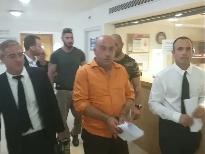 אבי ביטון החשוד ברצח אלמוג פדל בפרדס חנה, 23 בספטמבר 2016 (אלי אשכנזי ) אבי ביטון החשוד ברצח אלמוג פדל בפרדס חנה, 23 בספטמבר 2016 (אלי אשכנזי )