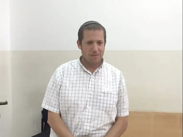יוני בלייכברד רבש?ץ חברון מעיד במשפטו של אלאור אזריה, 26 באוקטובר, 2016 (שבתי בנדט ) יוני בלייכברד רבש?ץ חברון מעיד במשפטו של אלאור אזריה, 26 באוקטובר, 2016 (שבתי בנדט )