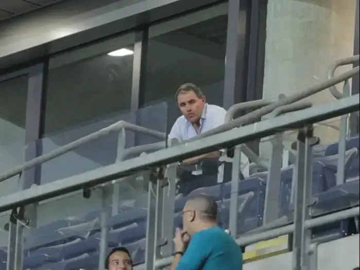 המנהל המקצועי של הפועל תל אביב אלי גוטמן (יותם רונן) המנהל המקצועי של הפועל תל אביב אלי גוטמן (יותם רונן)