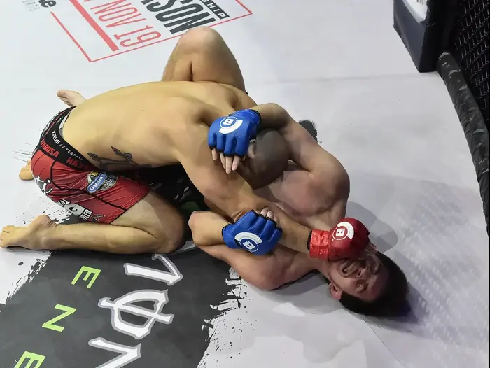 קיריל מדבדובסקי, לוחם MMA ישראלי, מול ג'ורג'י חרקריאן, לוחם MMA ארמני (מערכת וואלה! NEWS , Bellator MMA)