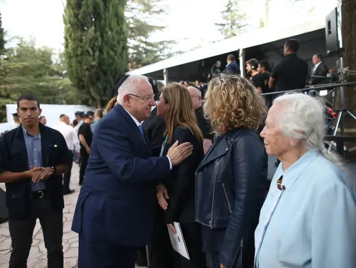 טקס האזכרה הממלכתי במלאת 21 שנה לרצח יצחק רבין, הר הרצל ירושלים, 13 בנובמבר 2016 (פול צלמים , ידיעות אחרונות, אוהד צויגנברג) טקס האזכרה הממלכתי במלאת 21 שנה לרצח יצחק רבין, הר הרצל ירושלים, 13 בנובמבר 2016 (פול צלמים , ידיעות אחרונות, אוהד צויגנברג)