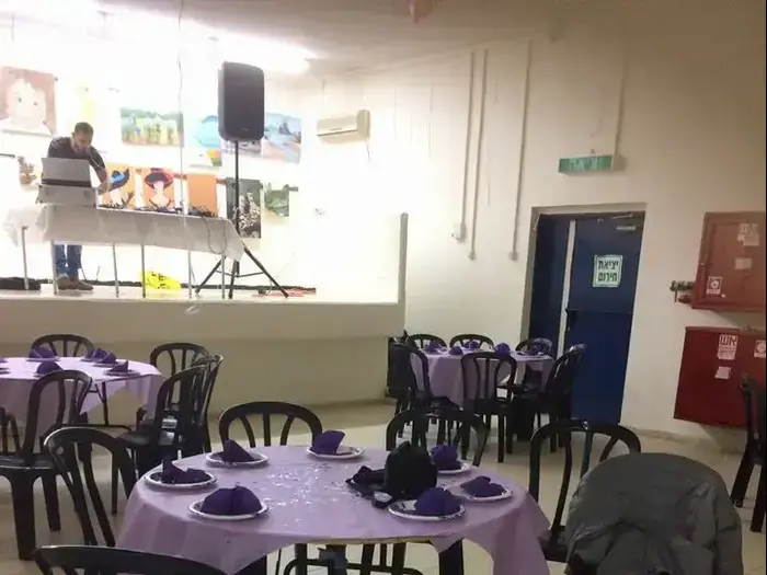 בת המצווה של ירין במתנ"ס כיוונים בבאר שבע, 13 בנובמבר 2016 (צילום מסך , פייסבוק) בת המצווה של ירין במתנ"ס כיוונים בבאר שבע, 13 בנובמבר 2016 (צילום מסך , פייסבוק)