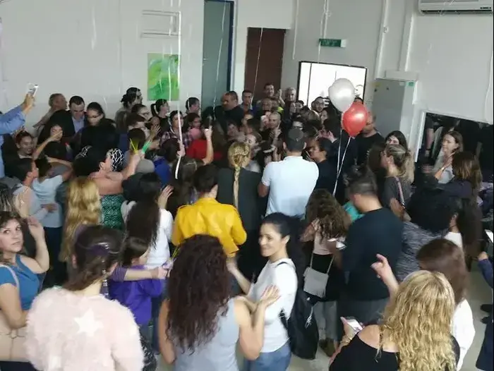בת המצווה של ירין במתנ"ס כיוונים בבאר שבע, 13 בנובמבר 2016 (צילום מסך , פייסבוק) בת המצווה של ירין במתנ"ס כיוונים בבאר שבע, 13 בנובמבר 2016 (צילום מסך , פייסבוק)