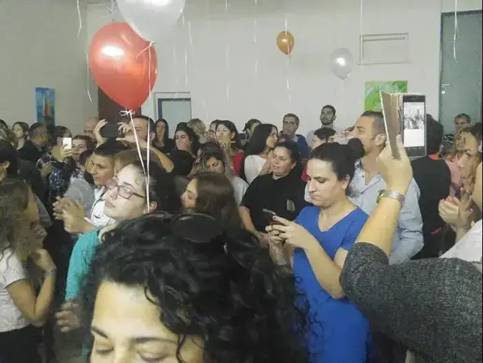 בת המצווה של ירין במתנ"ס כיוונים בבאר שבע, 13 בנובמבר 2016 (צילום מסך , פייסבוק) בת המצווה של ירין במתנ"ס כיוונים בבאר שבע, 13 בנובמבר 2016 (צילום מסך , פייסבוק)