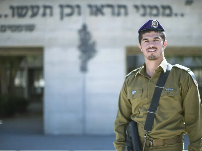 יהודה דוכן, שקיבל דרגות קצונה 14 שנים לאחר שאביו נהרג בחברון (דובר צה"ל) יהודה דוכן, שקיבל דרגות קצונה 14 שנים לאחר שאביו נהרג בחברון (דובר צה"ל)