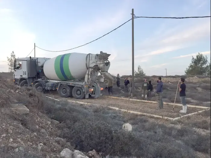 תושבי עמונה נערכים לפינוי, 21 בנובמבר 2016 (מערכת וואלה! NEWS) תושבי עמונה נערכים לפינוי, 21 בנובמבר 2016 (מערכת וואלה! NEWS)