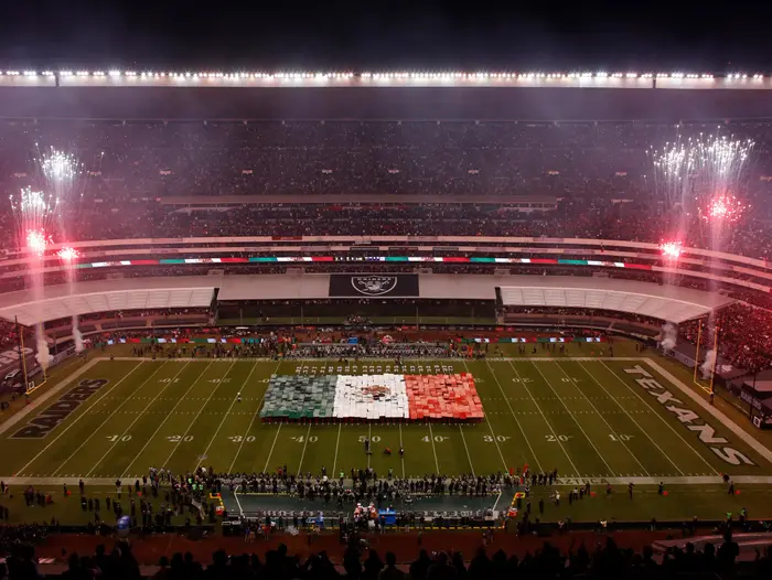 משחק NFL בין אוקלנד ריידרס יוסטון טקסאנס באצטדיון האצטקה מקסיקו סיטי (AP , Darío López-Mills) משחק NFL בין אוקלנד ריידרס יוסטון טקסאנס באצטדיון האצטקה מקסיקו סיטי (AP , Darío López-Mills)