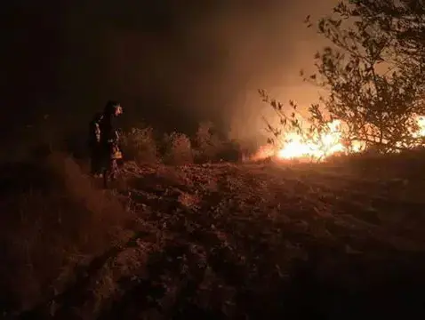 שריפה בדיר שרף, הגדה המערבית, 24 בנובמבר 2016 (צילום מסך , טוויטר) שריפה בדיר שרף, הגדה המערבית, 24 בנובמבר 2016 (צילום מסך , טוויטר)