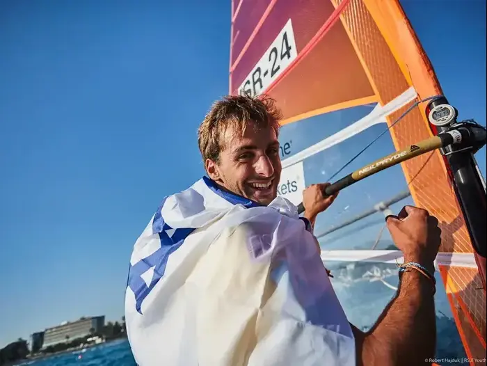יואב עומר אלוף העולם בגלישה לנוער (יח"צ , איגוד השייט) יואב עומר אלוף העולם בגלישה לנוער (יח"צ , איגוד השייט)