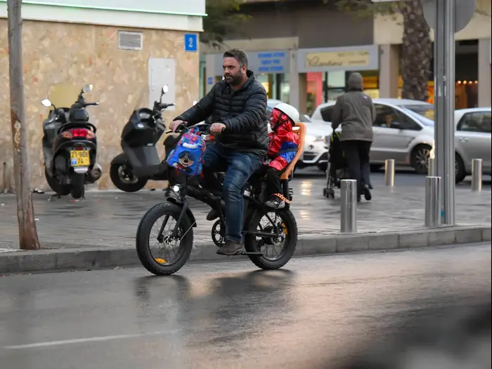 גשם בתל אביב אחרי גל השריפות בשבוע שעבר, 30 בנובמבר 2016 (ראובן קסטרו) גשם בתל אביב אחרי גל השריפות בשבוע שעבר, 30 בנובמבר 2016 (ראובן קסטרו)