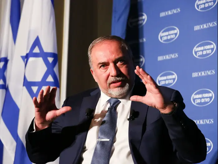 שר החוץ אביגדור ליברמן בפורום סבן בארצות הברית. 3 בדצמבר 2016 (מערכת וואלה! NEWS , פורום סבן) שר החוץ אביגדור ליברמן בפורום סבן בארצות הברית. 3 בדצמבר 2016 (מערכת וואלה! NEWS , פורום סבן)
