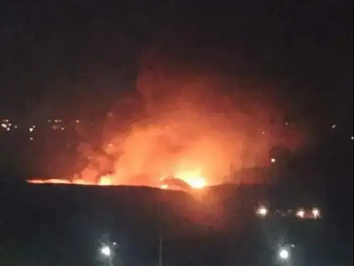 כלי טיס בלתי מזוהים תקפו את שדה התעופה הצבאי מאזה שליד דמשק, סוריה. דצמבר 2016 (צילום מסך , טוויטר) כלי טיס בלתי מזוהים תקפו את שדה התעופה הצבאי מאזה שליד דמשק, סוריה. דצמבר 2016 (צילום מסך , טוויטר)