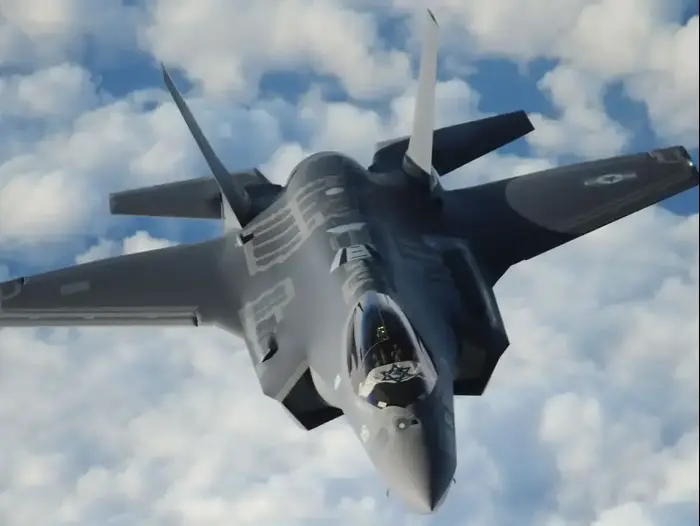 מטוס ה F-35 עם דגל ישראל בדרכו לישראל. 8 בדצמבר 2016 (מערכת וואלה! NEWS) מטוס ה F-35 עם דגל ישראל בדרכו לישראל. 8 בדצמבר 2016 (מערכת וואלה! NEWS)