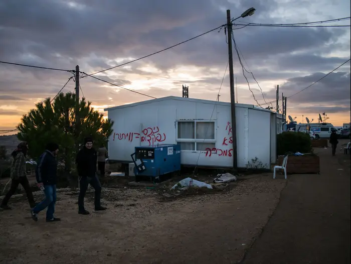 מאחז עמונה בוקר הגשת מתווה פשרה חדש לפניי הפינוי המיועד ב25 בדצמבר, 18 בדצמבר 2016 (תצפית TPS) מאחז עמונה בוקר הגשת מתווה פשרה חדש לפניי הפינוי המיועד ב25 בדצמבר, 18 בדצמבר 2016 (תצפית TPS)