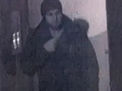 אניס עמרי, החשוד המרכזי בפיגוע בברלין, במסגד באותו היום שבו אירעה המתקפה, דתמבר 2016 (צילום מסך) אניס עמרי, החשוד המרכזי בפיגוע בברלין, במסגד באותו היום שבו אירעה המתקפה, דתמבר 2016 (צילום מסך)