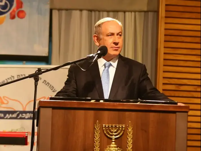 בנימין נתניהו נואם על החלטת מועצת הביטחון של האו"ם נגד ההתנחלויות בחוות רונית, 24 בדצמבר 2016 (שלומי גבאי) בנימין נתניהו נואם על החלטת מועצת הביטחון של האו"ם נגד ההתנחלויות בחוות רונית, 24 בדצמבר 2016 (שלומי גבאי)