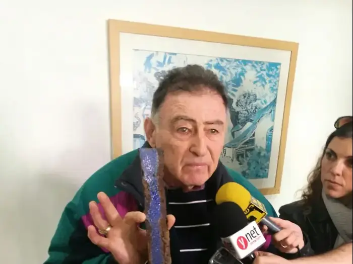 יואל רונן, אביו של אלון רונן בגזר דין לנאשמים בגרימת מותו ברשלנות של התלמיד אלון רונן ז"ל בבי"ס אביב בת"א, בימ"ש השלום ת"א. דצמבר 2016 (מערכת וואלה! NEWS , אור רביד, באמצעות סמארטפון של וואווי Huawei) יואל רונן, אביו של אלון רונן בגזר דין לנאשמים בגרימת מותו ברשלנות של התלמיד אלון רונן ז"ל בבי"ס אביב בת"א, בימ"ש השלום ת"א. דצמבר 2016 (מערכת וואלה! NEWS , אור רביד, באמצעות סמארטפון של וואווי Huawei)